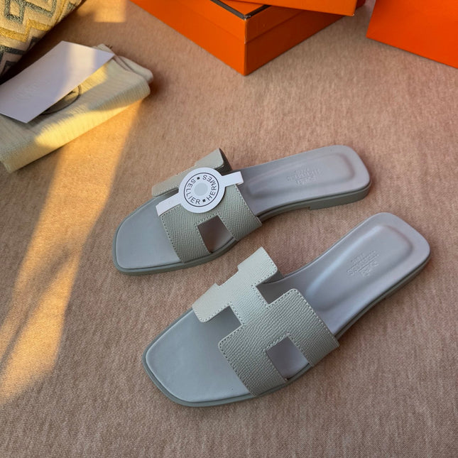 0RAN SANDALS IN WARM GRAY CALFSKIN