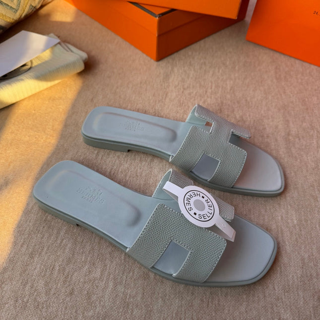 0RAN SANDALS IN WARM GRAY CALFSKIN