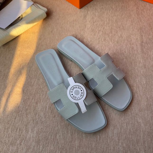 0RAN SANDALS IN WARM GRAY CALFSKIN