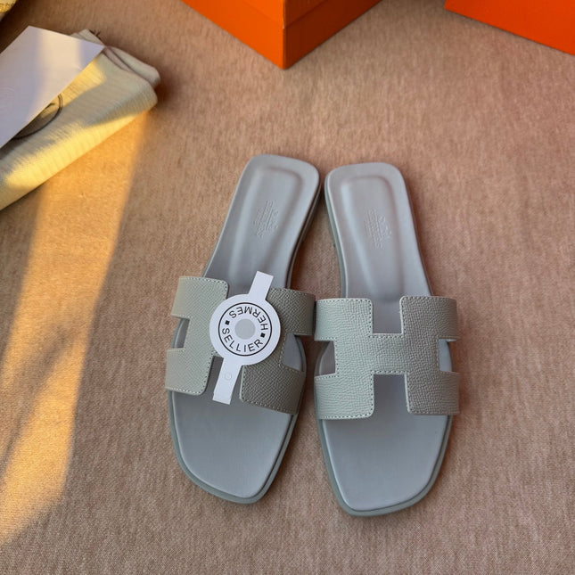 0RAN SANDALS IN WARM GRAY CALFSKIN