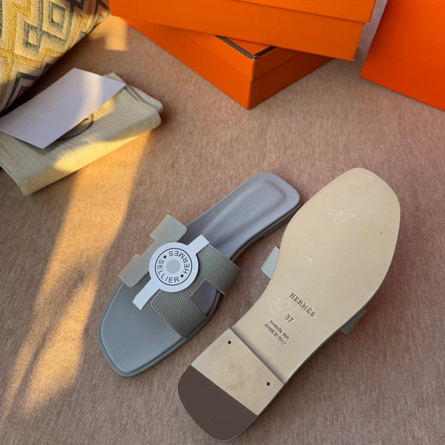 0RAN SANDALS IN WARM GRAY CALFSKIN