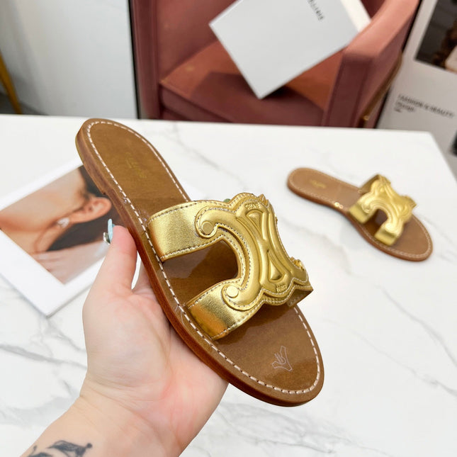 TRIOMPHE SLIDE IN GOLD CALFSKIN