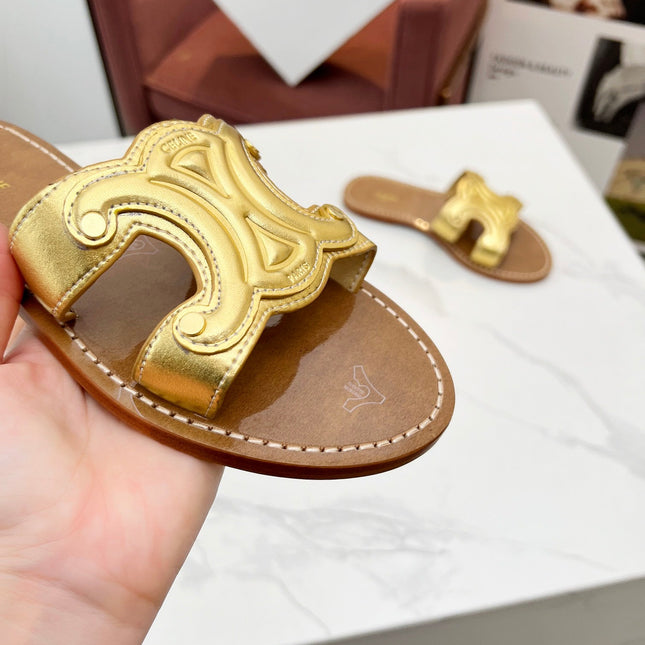 TRIOMPHE SLIDE IN GOLD CALFSKIN