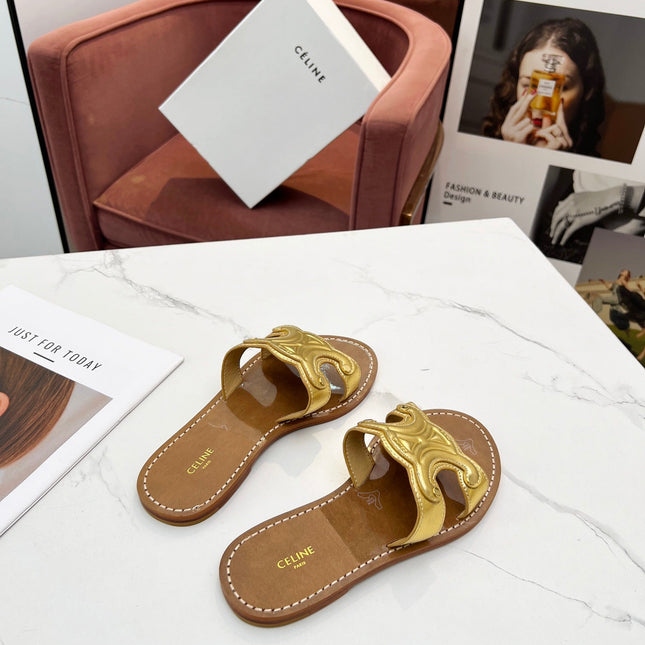 TRIOMPHE SLIDE IN GOLD CALFSKIN