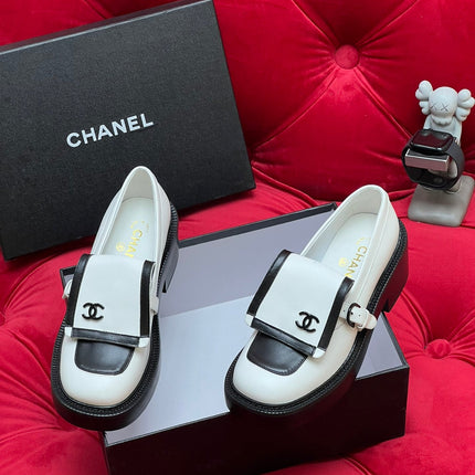 CC MOCCASIN LOAFER IN WHITE MIX BLACK LAMBSKIN