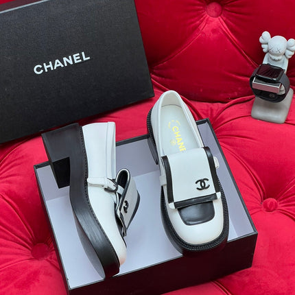 CC MOCCASIN LOAFER IN WHITE MIX BLACK LAMBSKIN