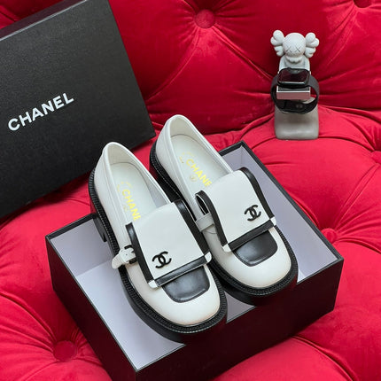 CC MOCCASIN LOAFER IN WHITE MIX BLACK LAMBSKIN