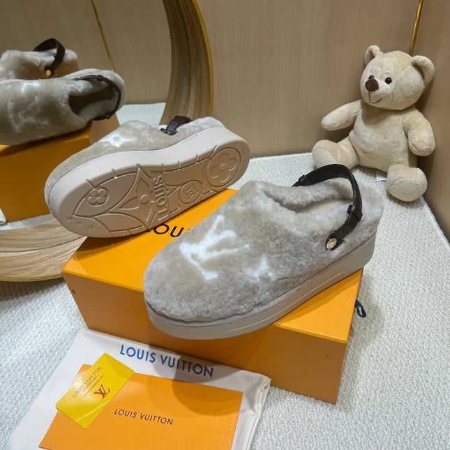 ASPEN COMFORT CLOG IN KHAKI BEIGE MIX WHITE FLEECE