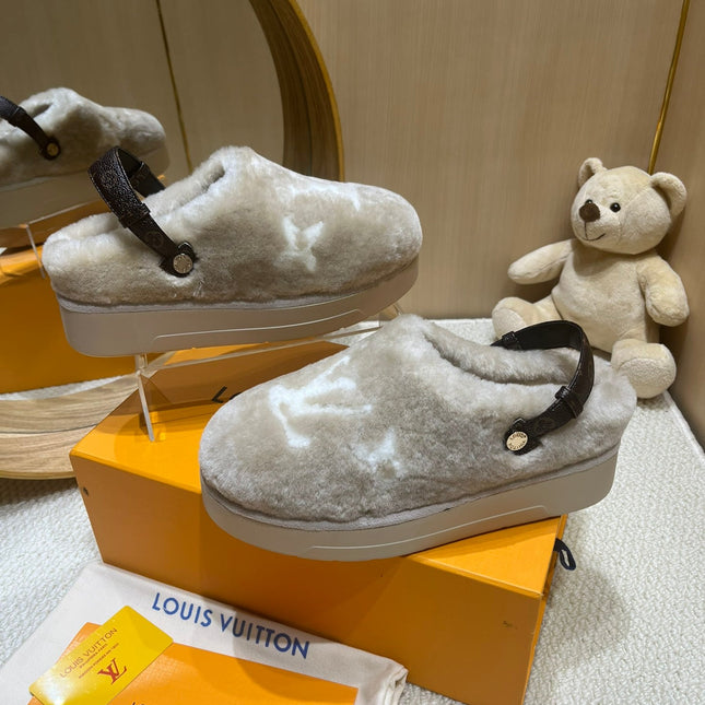 ASPEN COMFORT CLOG IN KHAKI BEIGE MIX WHITE FLEECE