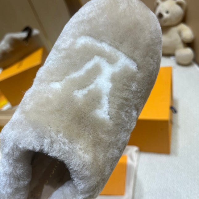 ASPEN COMFORT CLOG IN KHAKI BEIGE MIX WHITE FLEECE