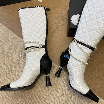 KNEE HIGH BOOTS 8 CM IN WHITE MIX BLACK CALFSKIN WITH PEARL CHAIN
