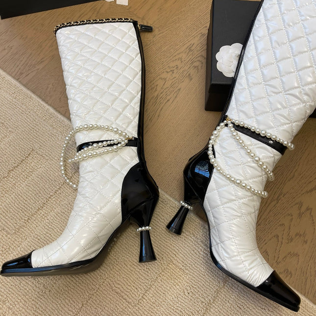 KNEE HIGH BOOTS 8 CM IN WHITE MIX BLACK CALFSKIN WITH PEARL CHAIN