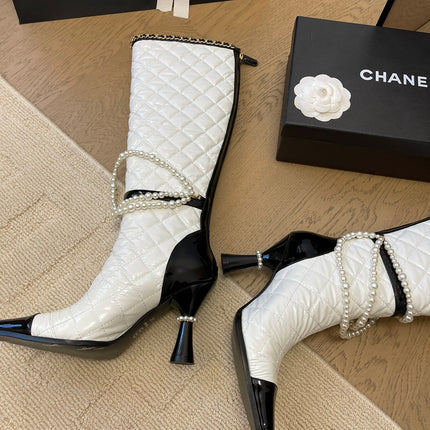 KNEE HIGH BOOTS 8 CM IN WHITE MIX BLACK CALFSKIN WITH PEARL CHAIN