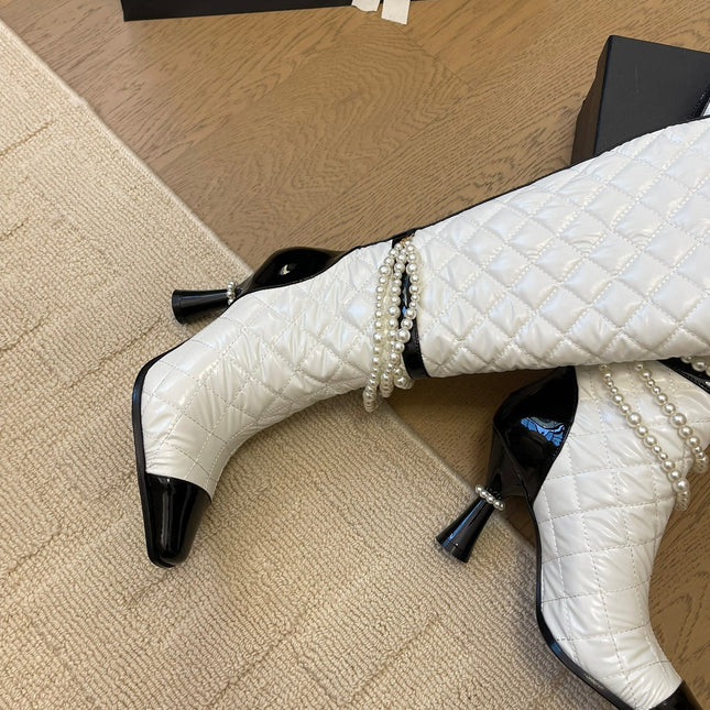 KNEE HIGH BOOTS 8 CM IN WHITE MIX BLACK CALFSKIN WITH PEARL CHAIN