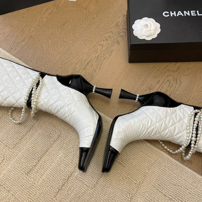 KNEE HIGH BOOTS 8 CM IN WHITE MIX BLACK CALFSKIN WITH PEARL CHAIN