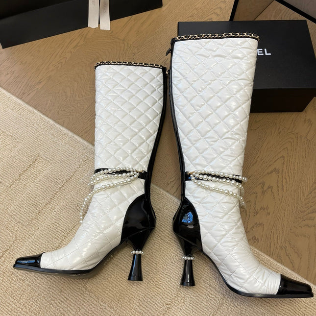 KNEE HIGH BOOTS 8 CM IN WHITE MIX BLACK CALFSKIN WITH PEARL CHAIN