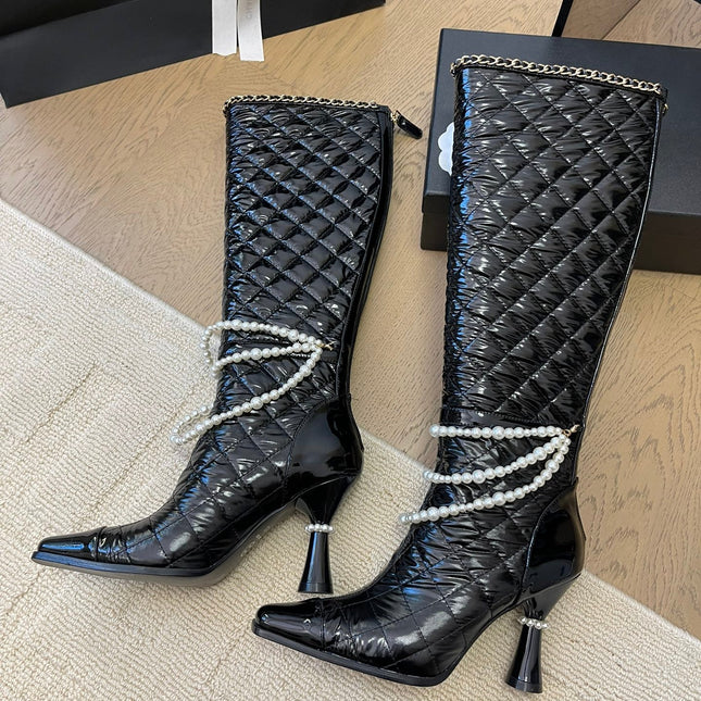 KNEE HIGH BOOTS 8 CM IN BLACK CALFSKIN WITH PEARL CHAIN