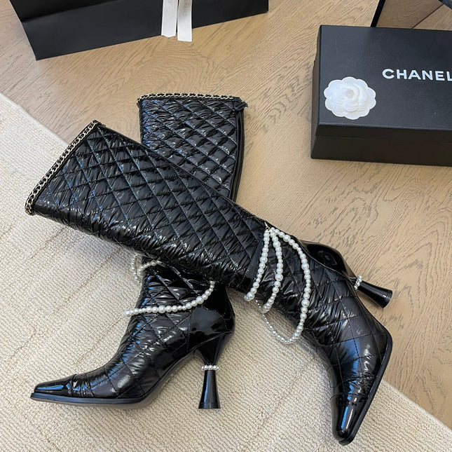 KNEE HIGH BOOTS 8 CM IN BLACK CALFSKIN WITH PEARL CHAIN