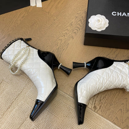 HIGH HEELS 8CM BOOTS IN WHITE MIX BLACK CALFSKIN WITH PEARL CHAIN