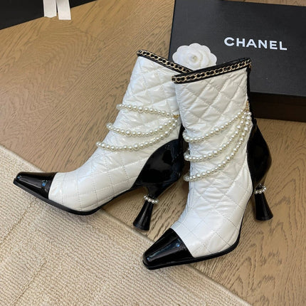 HIGH HEELS 8CM BOOTS IN WHITE MIX BLACK CALFSKIN WITH PEARL CHAIN