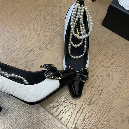 HIGH HEEL 8 CM IN WHITE MIX BLACK CALFSKIN WITH PEARL CHAIN