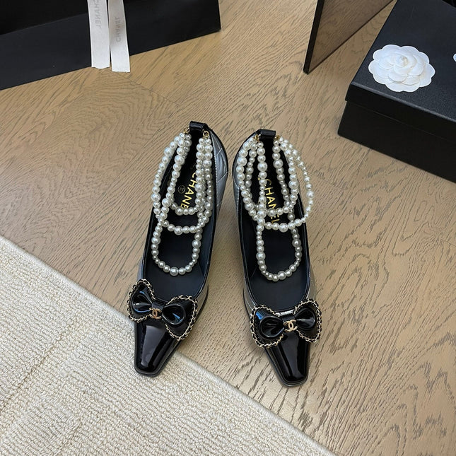 HIGH HEEL 8 CM IN SILVER MIX BLACK CALFSKIN WITH PEARL CHAIN