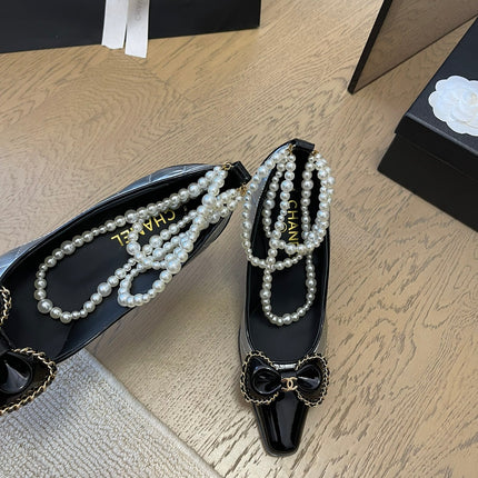 HIGH HEEL 8 CM IN SILVER MIX BLACK CALFSKIN WITH PEARL CHAIN