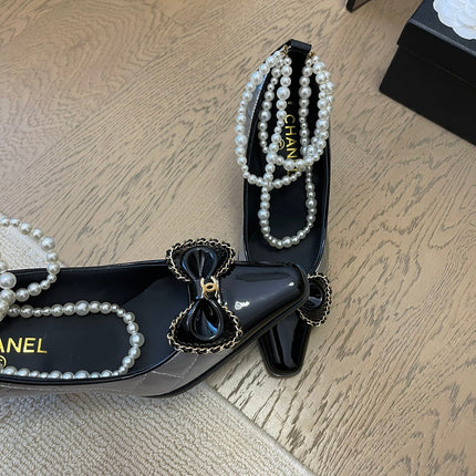 HIGH HEEL 8 CM IN SILVER MIX BLACK CALFSKIN WITH PEARL CHAIN