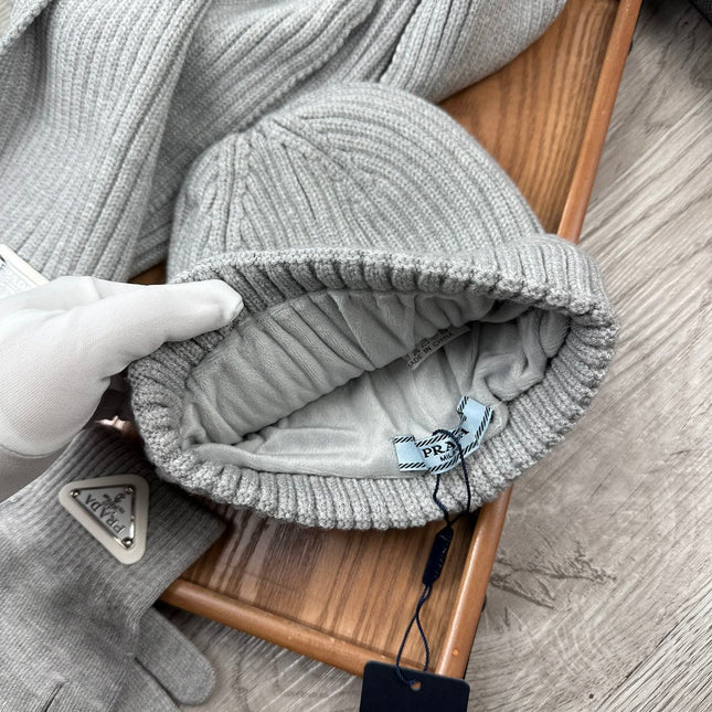 THREE-PIECES SET IN PALE GRAY WOOL AND ACRYLIC 406556