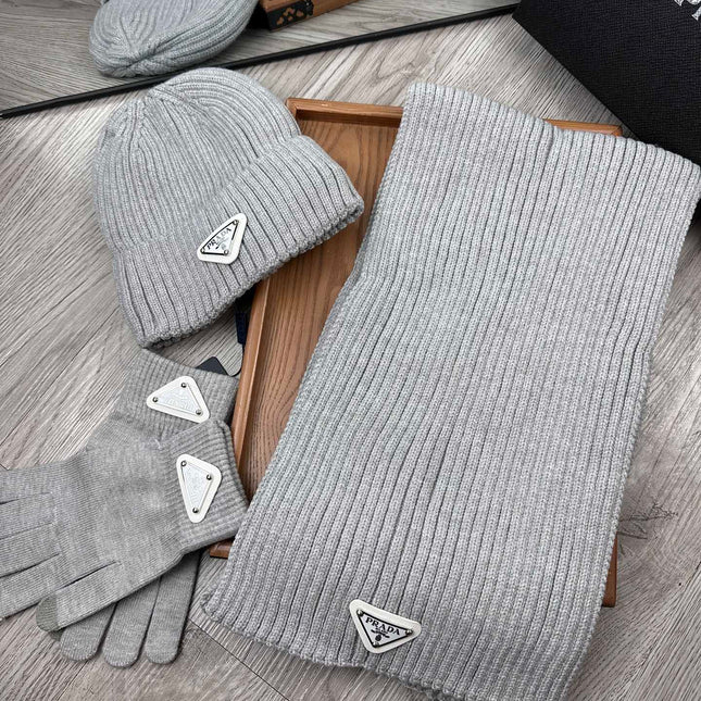 THREE-PIECES SET IN PALE GRAY WOOL AND ACRYLIC 406556
