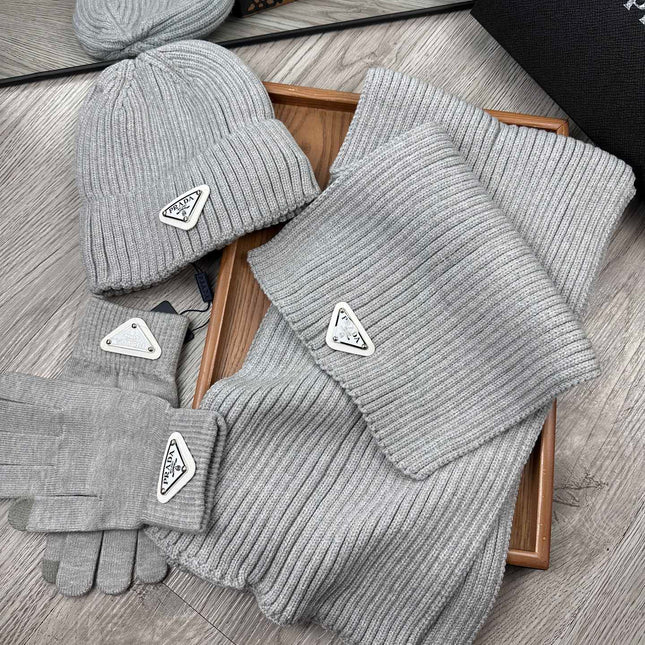 THREE-PIECES SET IN PALE GRAY WOOL AND ACRYLIC 406556