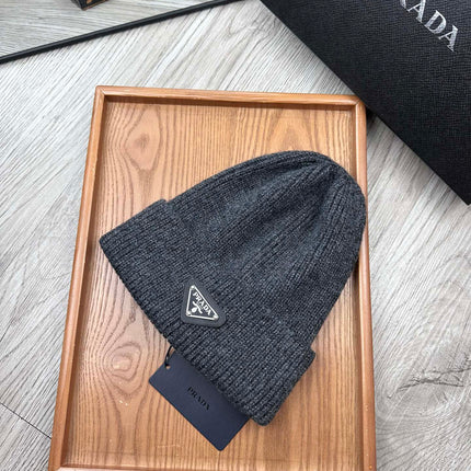 BEANIE HAT IN CHARCOAL GRAY WOOL 332391