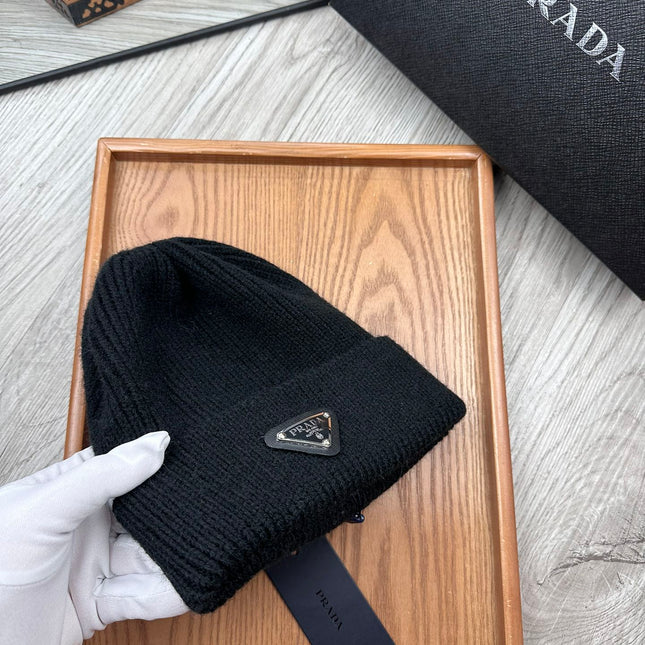 BEANIE HAT IN BLACK WOOL 332393