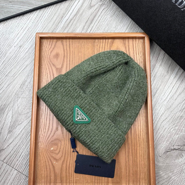 BEANIE HAT IN ARMY GREEN WOOL 332395