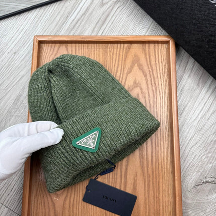 BEANIE HAT IN ARMY GREEN WOOL 332395