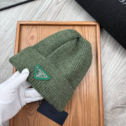 BEANIE HAT IN ARMY GREEN WOOL 332395