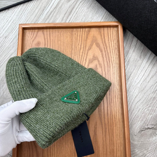 BEANIE HAT IN ARMY GREEN WOOL 332395