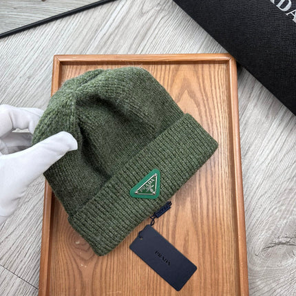BEANIE HAT IN ARMY GREEN WOOL 332395