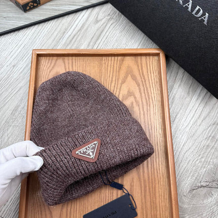 BEANIE HAT IN BRUNETTE BROWN WOOL 332399