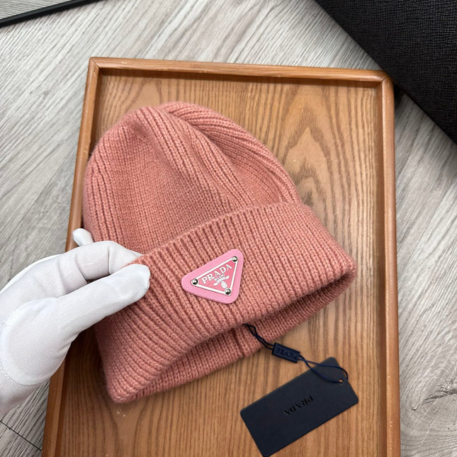 BEANIE HAT IN ROSE PINK WOOL 332401