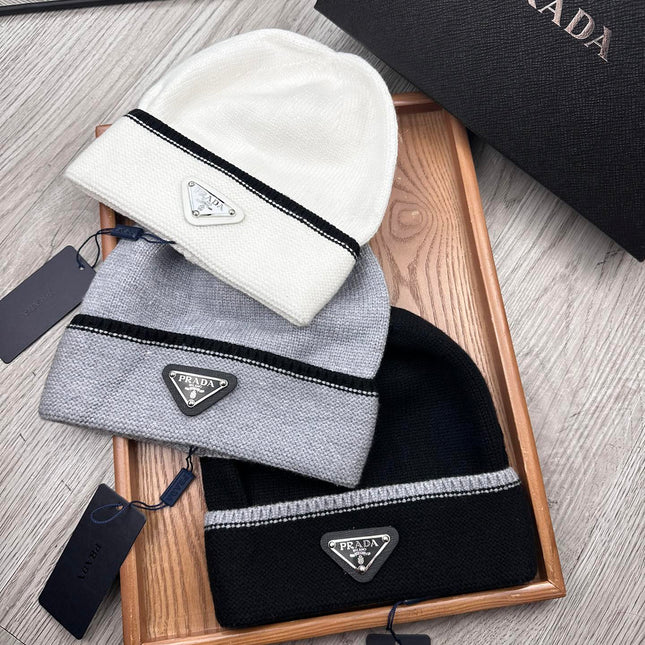 BEANIE HAT IN DOVE GRAY WOOL 349650