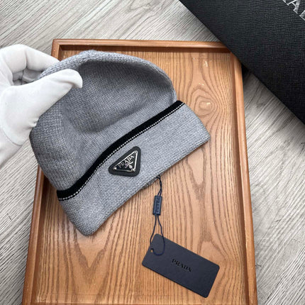 BEANIE HAT IN DOVE GRAY WOOL 349650
