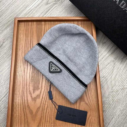 BEANIE HAT IN DOVE GRAY WOOL 349650