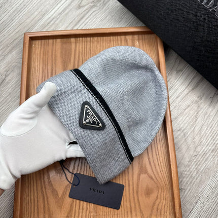 BEANIE HAT IN DOVE GRAY WOOL 349650
