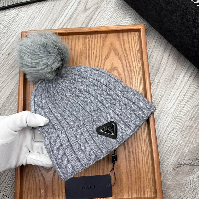 BEANIE HAT IN DOVE GRAY WOOL 352363