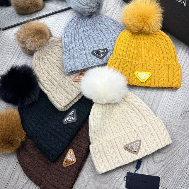 BEANIE HAT IN DOVE GRAY WOOL 352363