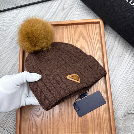 BEANIE HAT IN CHOCOLATE BROWN WOOL 352364