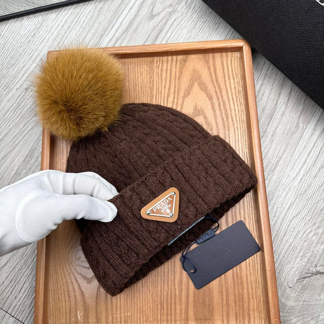 BEANIE HAT IN CHOCOLATE BROWN WOOL 352364