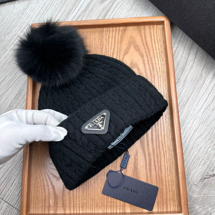 BEANIE HAT IN BLACK WOOL 352368
