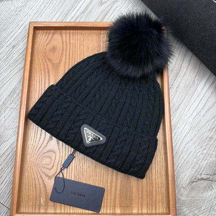 BEANIE HAT IN BLACK WOOL 352368